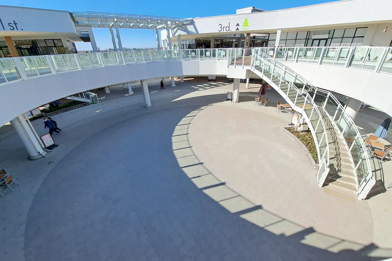 【イオンレイクタウンアウトレット】空の広場