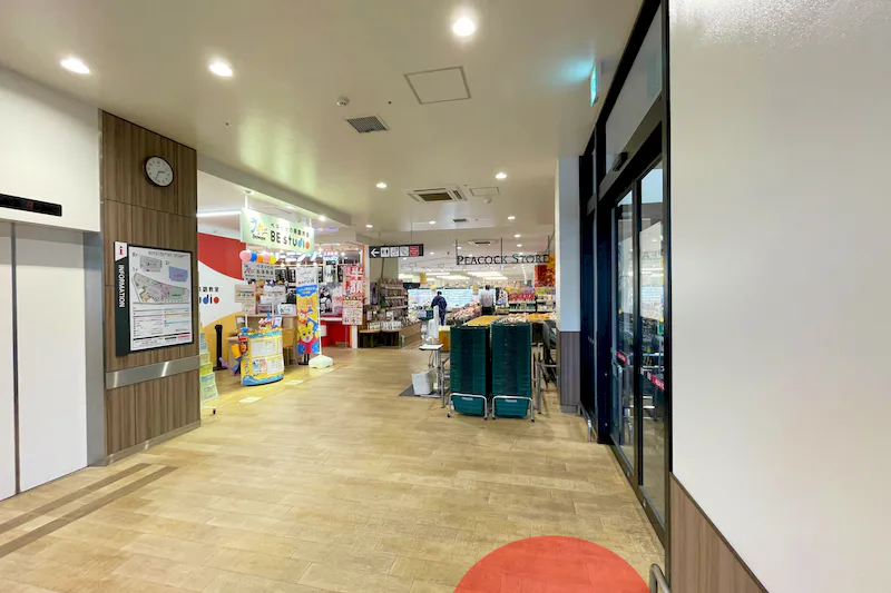 【イオンタウン稲城長沼】各種プロモーションイベントに最適な施設内1階エレベーターホール前にあるイベントスペース