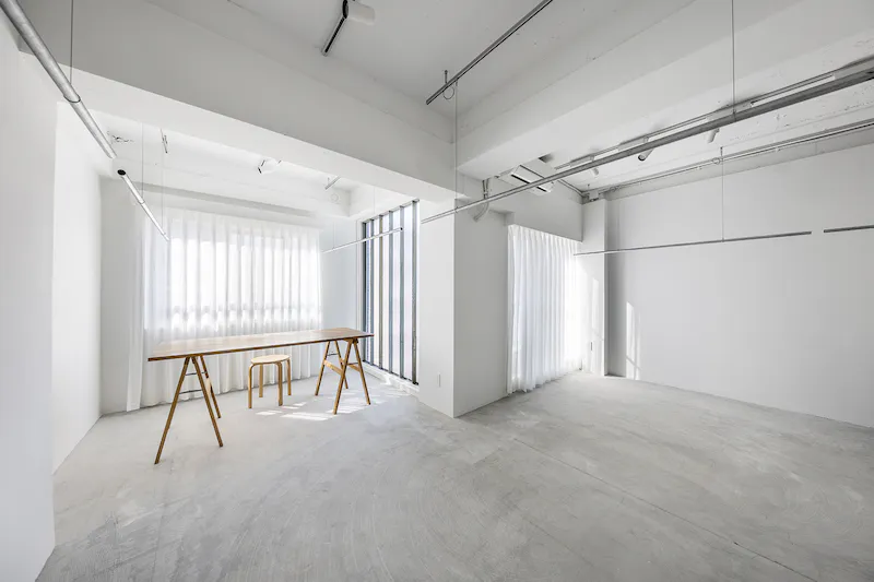 【表参道駅6分】アパレルの展示会やポップアップストア、個展に適した白を基調としたイベントスペース