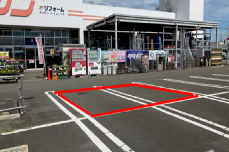 【ダイシン岩沼店】自販機側駐車場　キッチンカーの出店やテント形式のイベント実施に最適な屋外の催事イベントスペースの画像