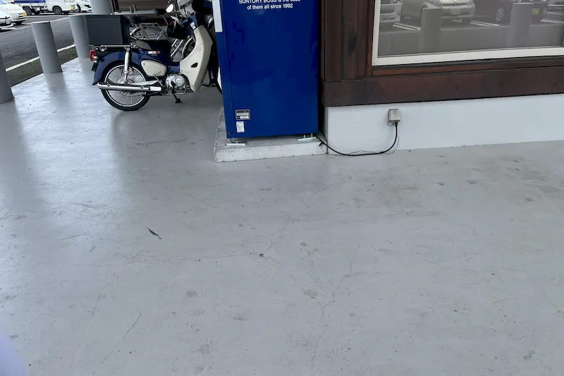 【ダイナム茨城常陸大宮店｜割引キャンペーン実施中】プロモーションイベントに最適なアミューズメント施設のイベントスペース（入口横）