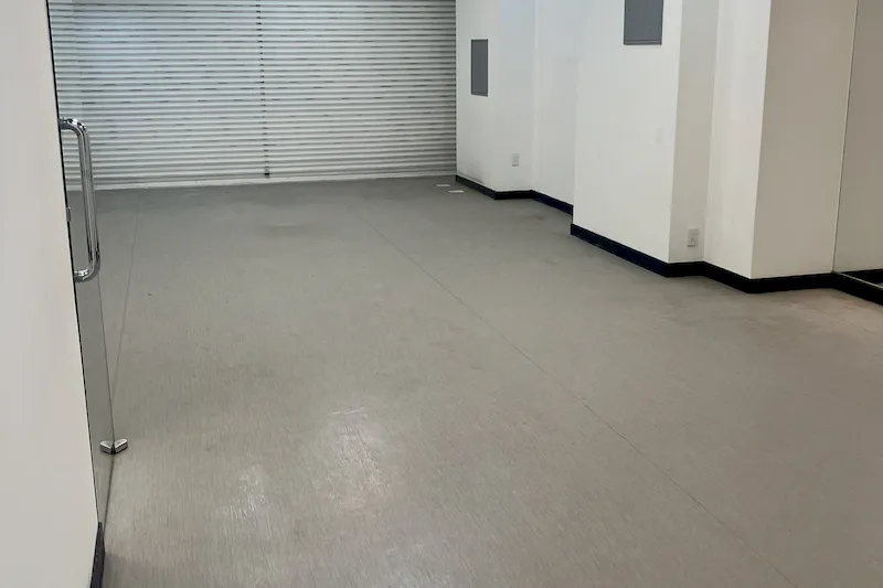 【三宮高架商店街　ピアザkobe　山側NO.39】ポップアップストアや販売促進イベントに最適な高架下商店街内のイベントスペースの画像
