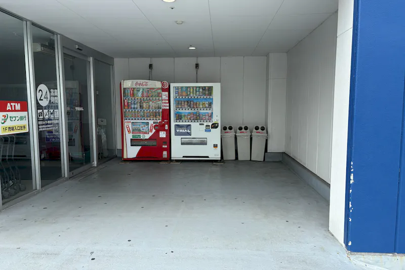 【スーパーセンタートライアル八幡東田店】屋上　軒下（物販専用）