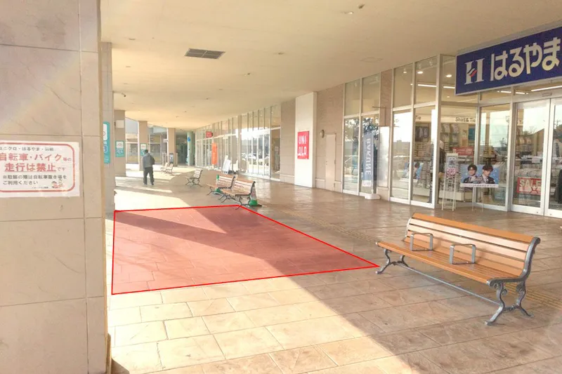 【イオンタウン鈴鹿】販促プロモーションや食物販に最適な駐車場付近のユニクロ前屋外イベントスペース