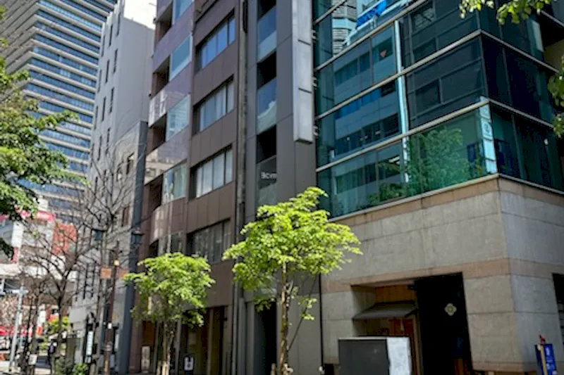 【銀座一丁目駅1分／銀座駅6分／有楽町駅5分】銀座並木通りの路面に新しく誕生した、白を基調とした洗練のプライベート空間｜大切なブランドの魅力を静かに引き立てます