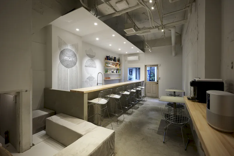 【高円寺駅3分】ポップアップや飲食ビジネスチャレンジ、展示会に最適な白を基調としたスタイリッシュなレンタルスペース