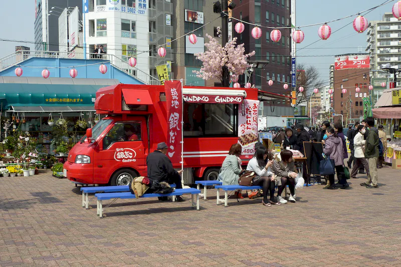 【王子駅前サンスクエア／B区画】食雑貨のポップアップストアや販売プロモーションイベントに適した駅チカの地域密着型商業施設にある屋外イベントスペース