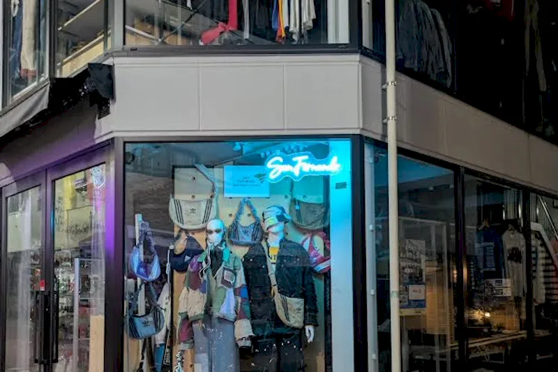 【高円寺駅6分】古着の街のセレクトショップ「サンフェルナンド」店頭ウィンドウスペース｜販売サポート付き