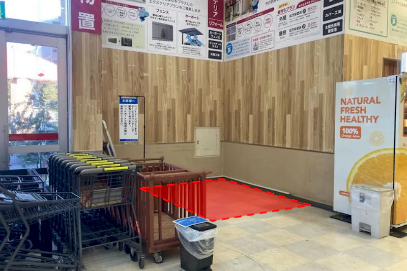 【ユニディ松戸ときわ平店】1階風除室　プロモーション・物販に最適な風除室イベントスペース