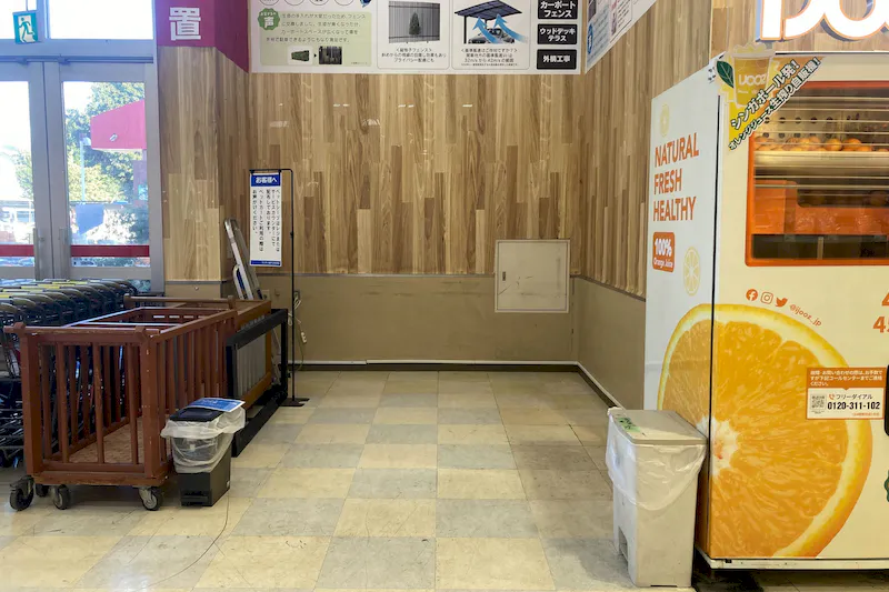 【ユニディ松戸ときわ平店】1階風除室　プロモーション・物販に最適な風除室イベントスペース