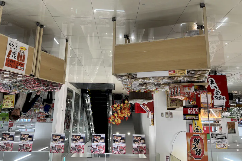 【西友　錦糸町店】B1F下りエスカレーター前　プロモーション用途や物販、食物販のポップアップストアに最適なスーパー店内催事イベントスペース
