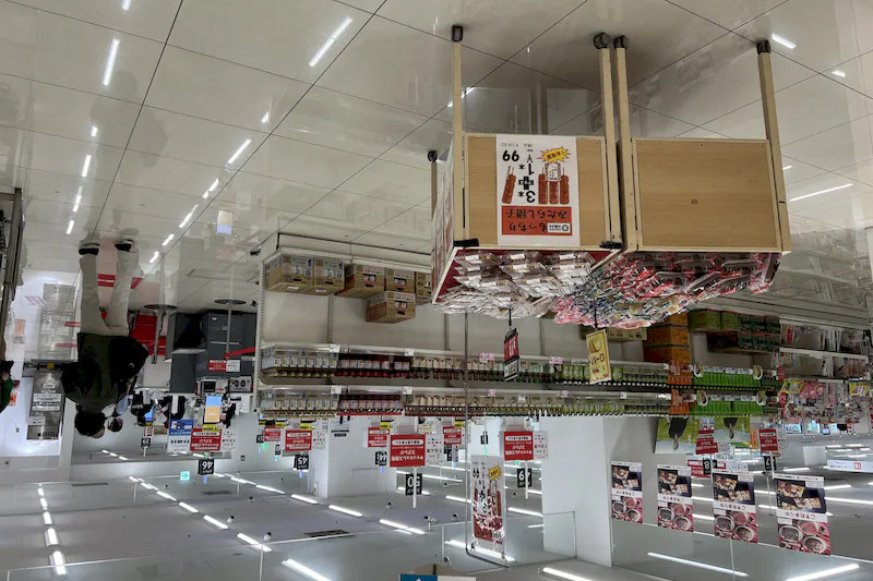 【西友　錦糸町店】B1F下りエスカレーター前　プロモーション用途や物販、食物販のポップアップストアに最適なスーパー店内催事イベントスペース