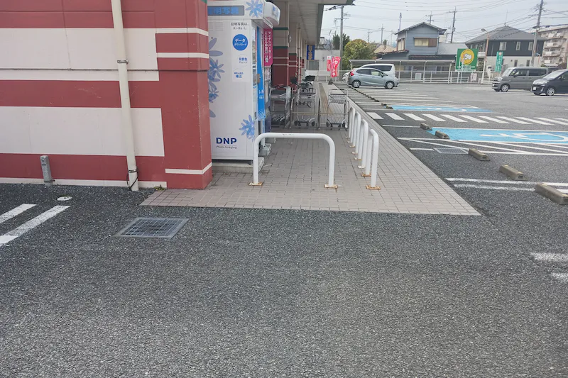 【西鉄ストア有田店】駐車場スペース（店内入口横） 販促プロモーションやキッチンカー出店に最適なスーパー屋外催事イベントスペース
