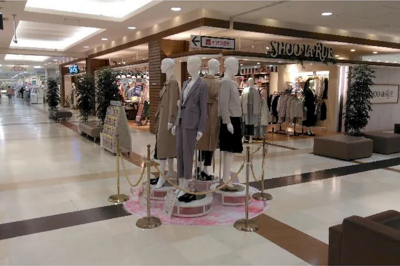 【イオン秦野】プロモーションに適した地域密着型のショッピングセンターの店内1Fクロックハウス前交差点スペース