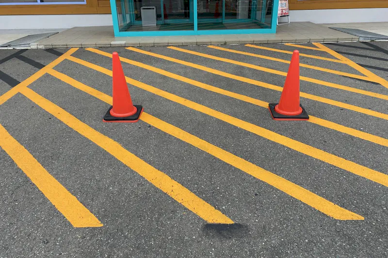 【ダイナム滝沢店ゆったり館｜割引キャンペーン実施中】キッチンカーやプロモーションに最適なアミューズメント施設のイベントスペース(出入口正面前）