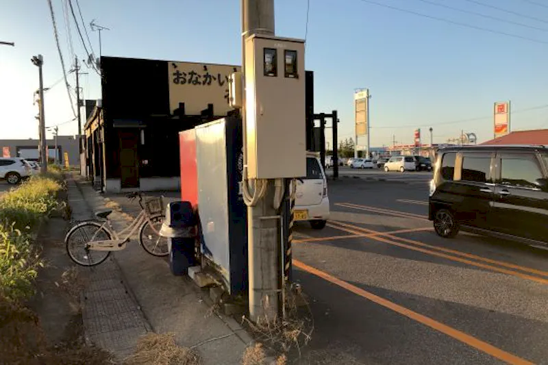 【フレスポよこて】キッチンカー利用に適した、自販機前屋外スペース