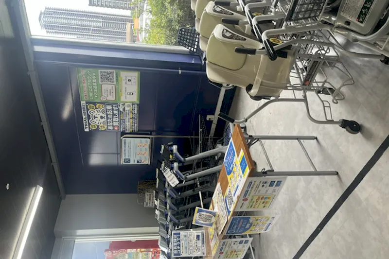 【スーパーセンタートライアルアイランドシティ店】風除室※ウォーターサーバーは利用いただけません