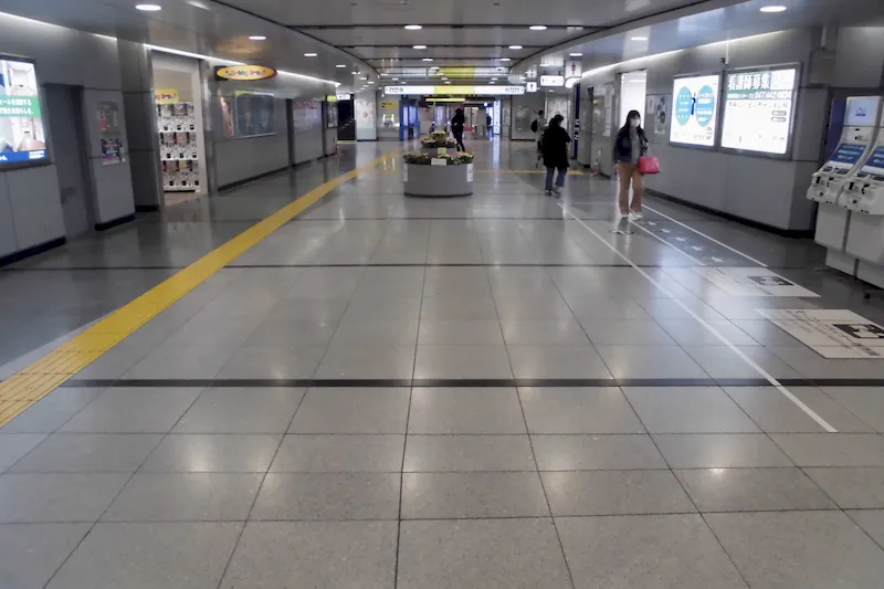 【京成船橋駅】（改札内）食物販やポップアップストアに最適な人の流動が多い改札前コンコースの画像