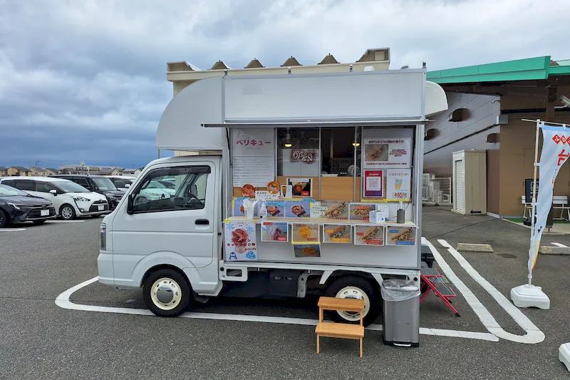 【ダイナム佐賀唐津店｜割引キャンペーン実施中】キッチンカー出店やプロモーションイベントに最適なアミューズメント施設のイベントスペース