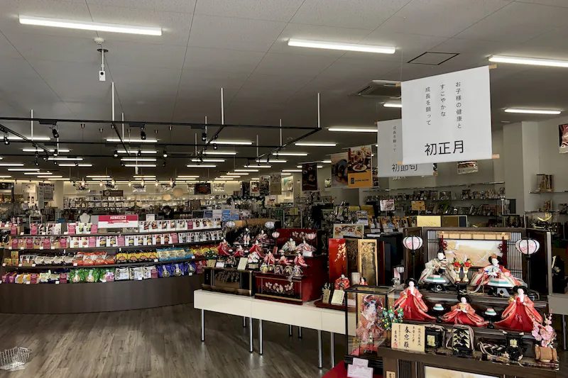 【ギフトプラザ日立店】会員獲得PR等の販売促進イベントやアパレル関連の展示会、ポップアップストアの会場に適したギフトショップ内入口付近のイベントスペースA(in shop)