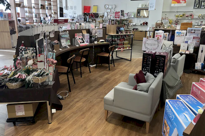 【ギフトプラザ日立店】会員獲得PR等の販売促進イベントやアパレル関連の展示会、ポップアップストアの会場に適したギフトショップ内入口付近のイベントスペースA(in shop)