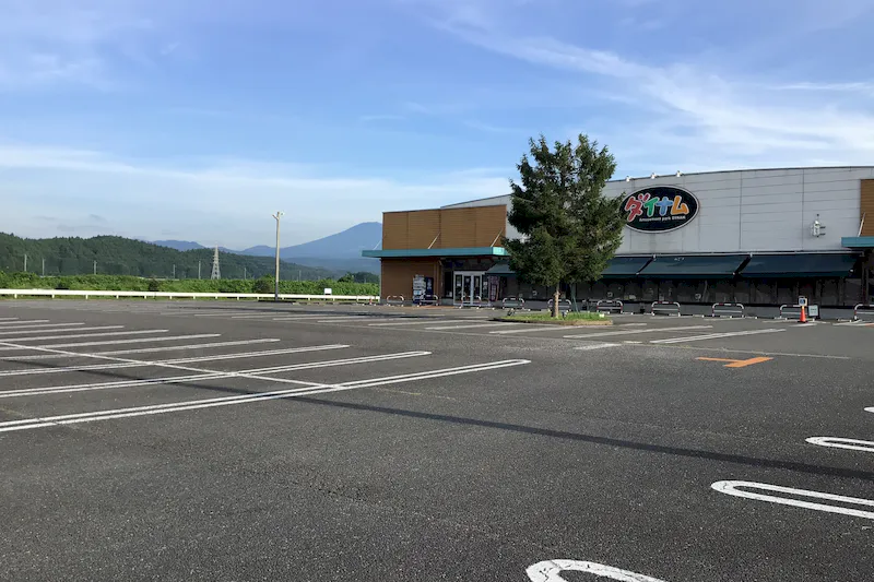 【ダイナム栃木矢板店｜割引キャンペーン実施中】キッチンカーや各種プロモーションイベントに最適なアミューズメント施設のイベントスペース（駐車場）