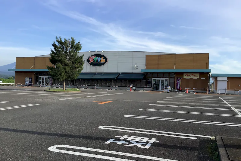 【ダイナム栃木矢板店｜割引キャンペーン実施中】キッチンカーや各種プロモーションイベントに最適なアミューズメント施設のイベントスペース（駐車場）