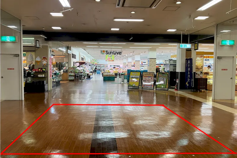 【フレスポ鳥栖】プロモーションや物販用途での利用が可能な商業施設のスペース（ガレリアモール横　階段側）の画像