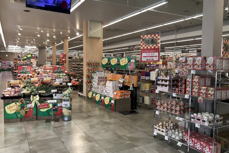 【西友　真田店】店内入口付近　プロモーション用途や物販、食物販のポップアップストアに最適なスーパー店内催事イベントスペース