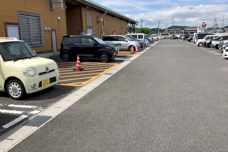 【ダイナム三重芸濃店｜割引キャンペーン実施中】キッチンカーや各種プロモーションイベントに最適なアミューズメント施設のイベントスペース
