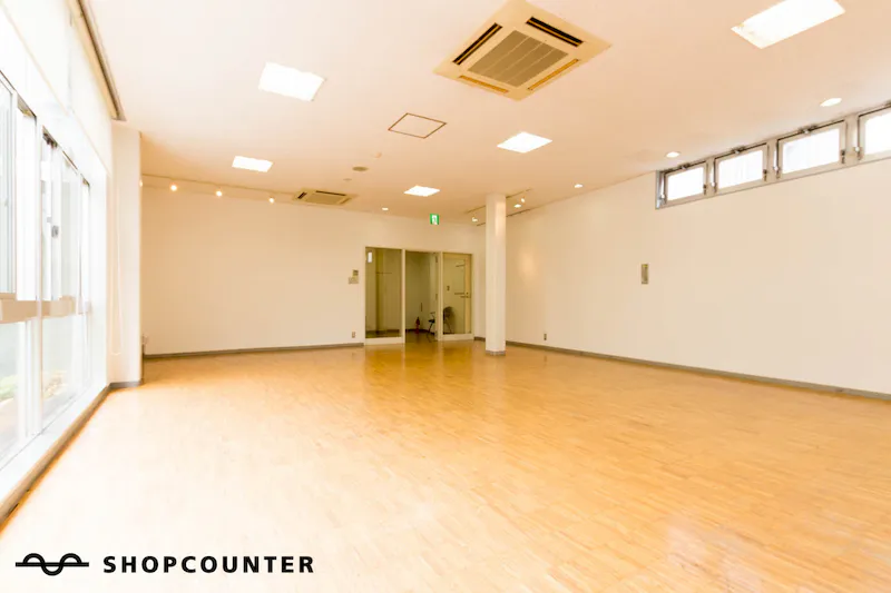 【明治神宮前（原宿）駅1分】展示会、ポップアップストアに適した陽が降り注ぐ明るいイベントスペース（A）