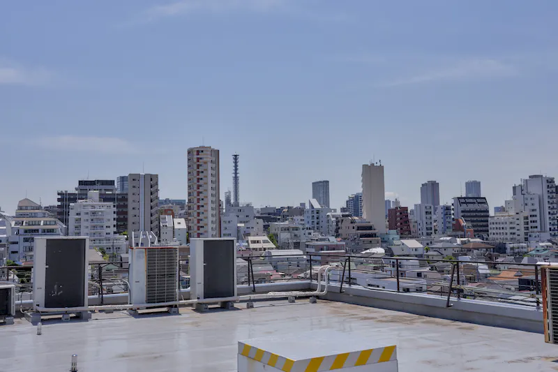 【神楽坂駅4分｜shucof（シュコフ）神楽坂】撮影やアパレル展示会に最適な自然光採光のレンタルスタジオ（メインスタジオ＋屋上）