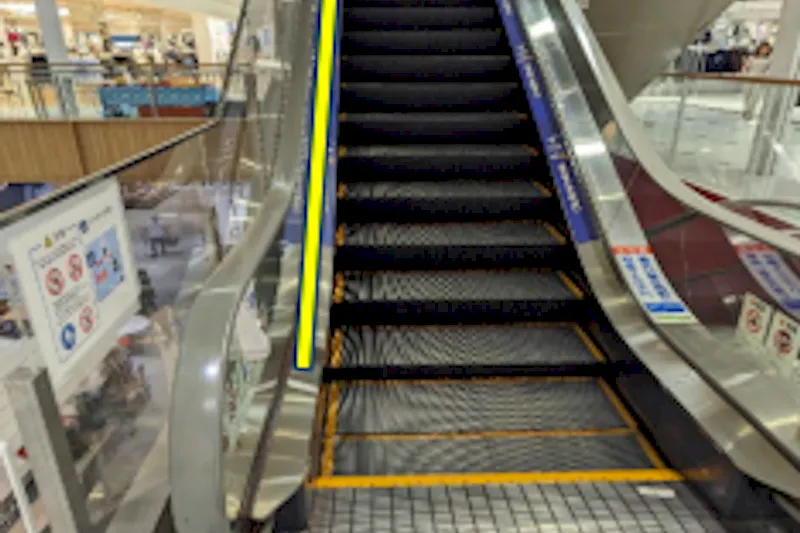 【イオンモール堺北花田】モール内広告 エスカレーター