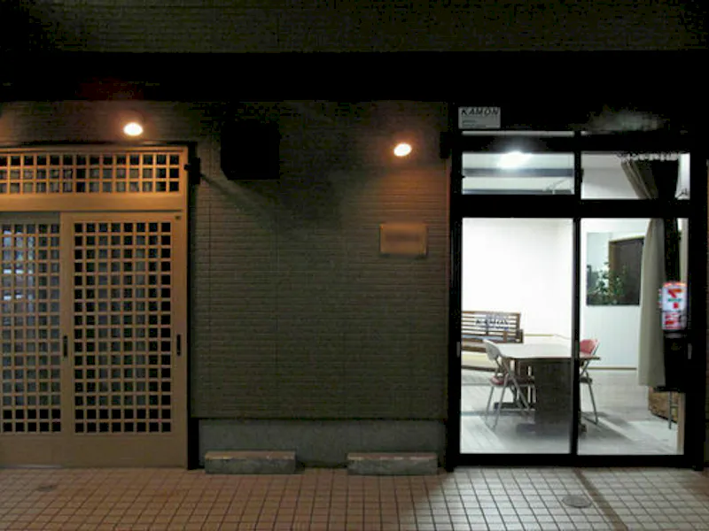 夜間の外観