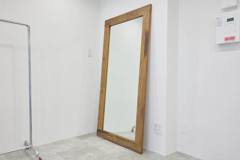 【大阪天満宮駅3分】平日割引実施中！！ポップアップストアや展示会に最適な視認性抜群路面に面した什器が充実しているレンタルスペース