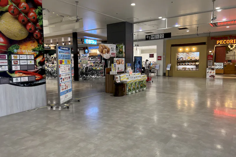 【イオン海浜幕張】視認性の良い1F入口前エスカレーター横のイベントスペースの画像3