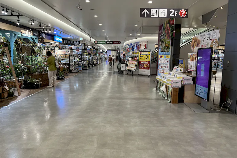 【イオン海浜幕張】視認性の良い1F入口前エスカレーター横のイベントスペースの画像6