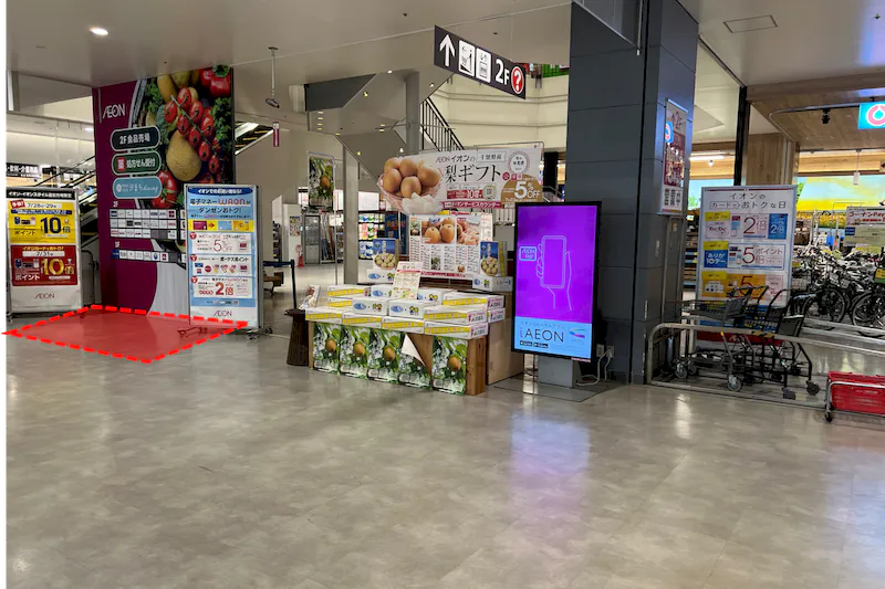 【イオン海浜幕張】視認性の良い1F入口前エスカレーター横のイベントスペースの画像