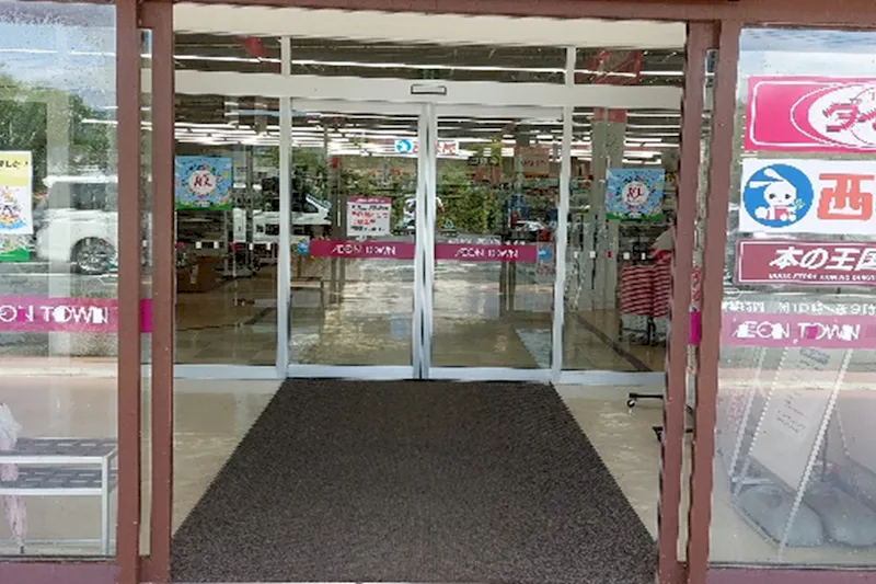 【イオンタウン芸濃】プロモーションイベントや物販イベントに最適な商業施設の風除室内イベントスペース