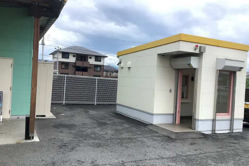 【ダイナム山梨笛吹店ゆったり館｜割引キャンペーン実施中】キッチンカー出店やプロモーションイベントに最適なアミューズメント施設の屋外スペース