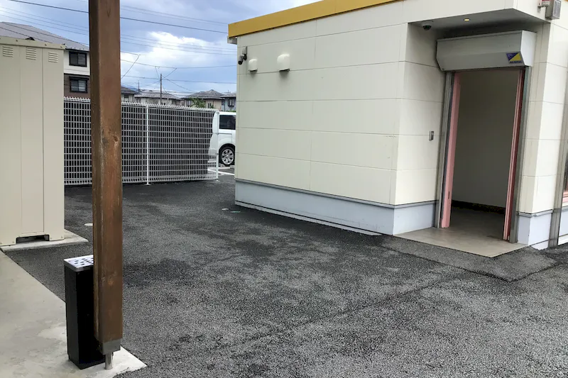 【ダイナム山梨笛吹店ゆったり館｜割引キャンペーン実施中】キッチンカー出店やプロモーションイベントに最適なアミューズメント施設の屋外スペース