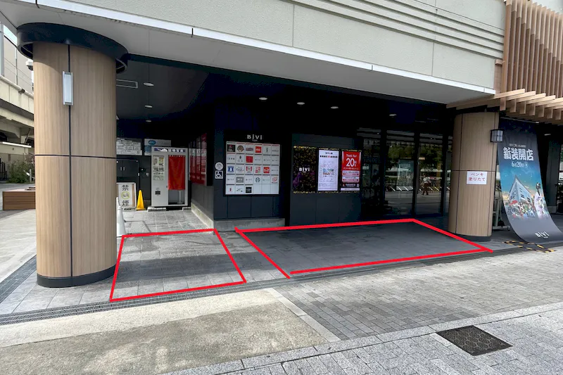 【Bivi二条】PRイベントやキッチンカー利用可能な屋外サイネージ前の入り口スペース