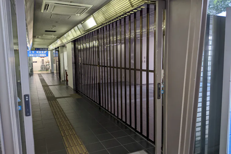 【寝屋川市駅】プロモーションイベントや食物販、物販のポップアップストアに最適な改札外区画のイベントスペース