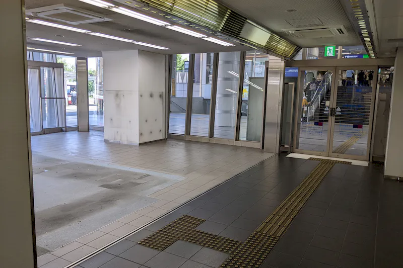 【寝屋川市駅】プロモーションイベントや食物販、物販のポップアップストアに最適な改札外区画のイベントスペース