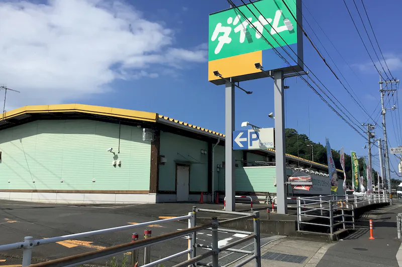 【ダイナム岡山笠岡店ゆったり館｜割引キャンペーン実施中】キッチンカーやプロモーションに最適なアミューズメント施設のイベントスペース（駐輪場横）