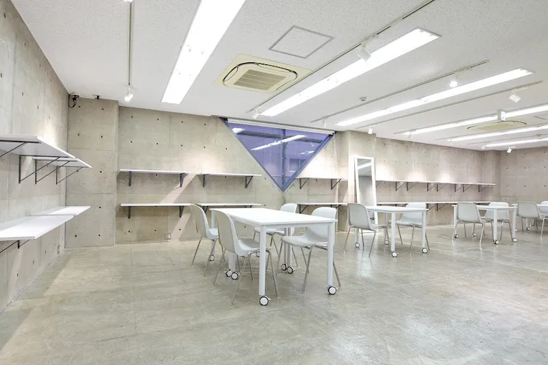 【心斎橋駅4分】充実した無料備品や、コンクリート打ち放し仕上げの内装はスタイリッシュで、展示会場や販売会などのイベントにも適しています。の画像