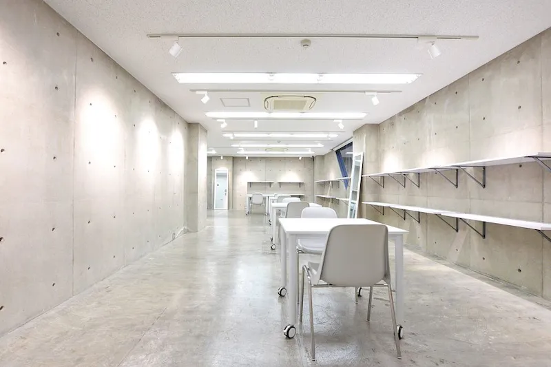 【心斎橋駅4分】充実した無料備品や、コンクリート打ち放し仕上げの内装はスタイリッシュで、展示会場や販売会などのイベントにも適しています。