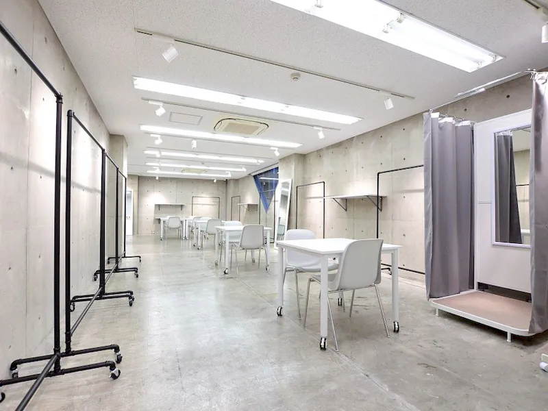 【心斎橋駅4分】充実した無料備品や、コンクリート打ち放し仕上げの内装はスタイリッシュで、展示会場や販売会などのイベントにも適しています。の画像3