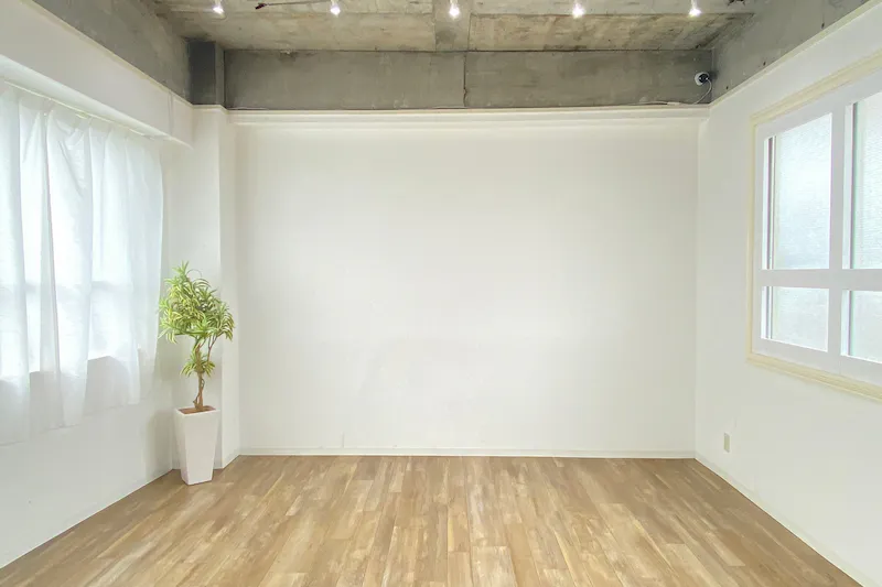 【平和島駅3分／オシャレな撮影スタジオ】ロケや撮影会などの撮影用途や展示会、各種レッスンやワークショップに最適な自然光差し込むイベントスペース