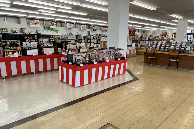 【ギフトプラザ古川店】物販ポップアップストア会場やアパレル・ファッション関連の展示会、携帯キャリアの出張プロモーションイベントに適したギフトショップ内入口付近のイベントスペースA(in shop)